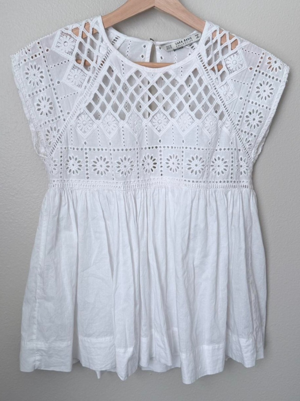 Zara White Eyelet Lace Cap-Sleeve Top Size XS